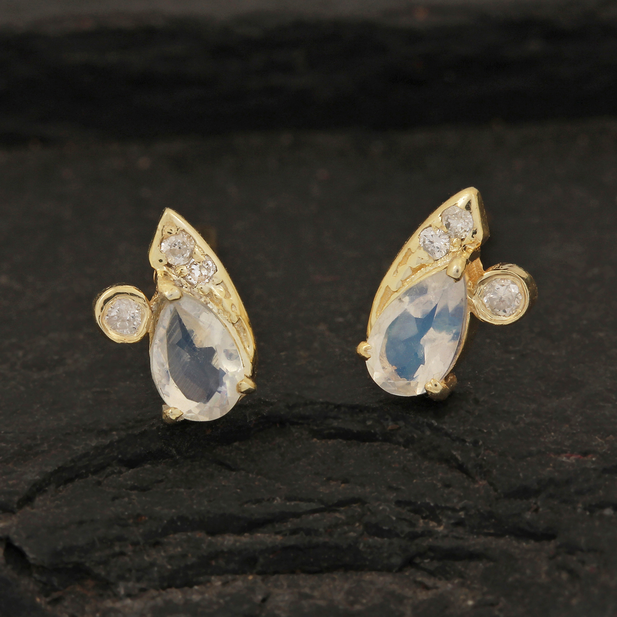 Solid 14k Gold Stud Earrings Adorned With Natural Diamond & Moonstone