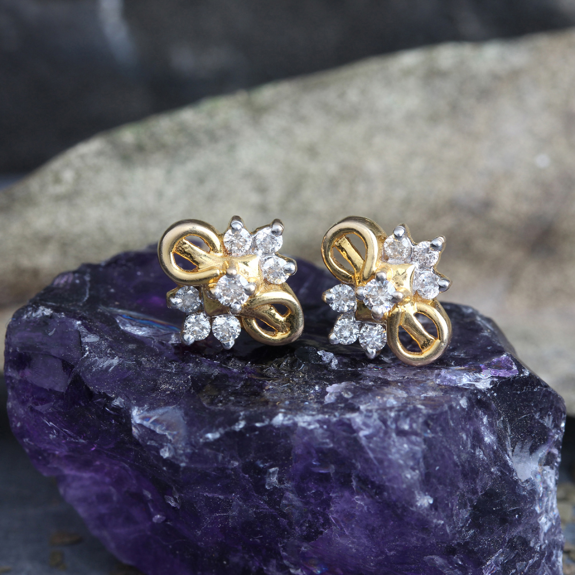 Solid Gold Earring In small Diamonds