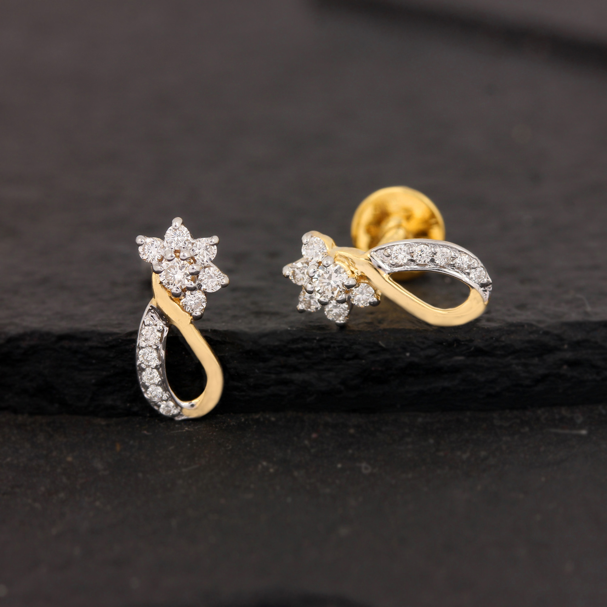 Gold Unique Desined Diamond Earring