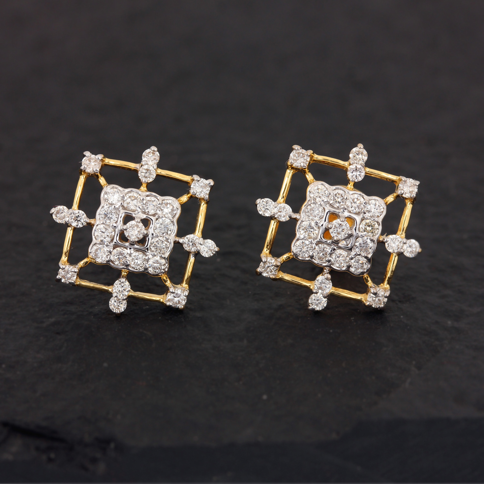 Beautiful Earrings Set in Gold & Diamond