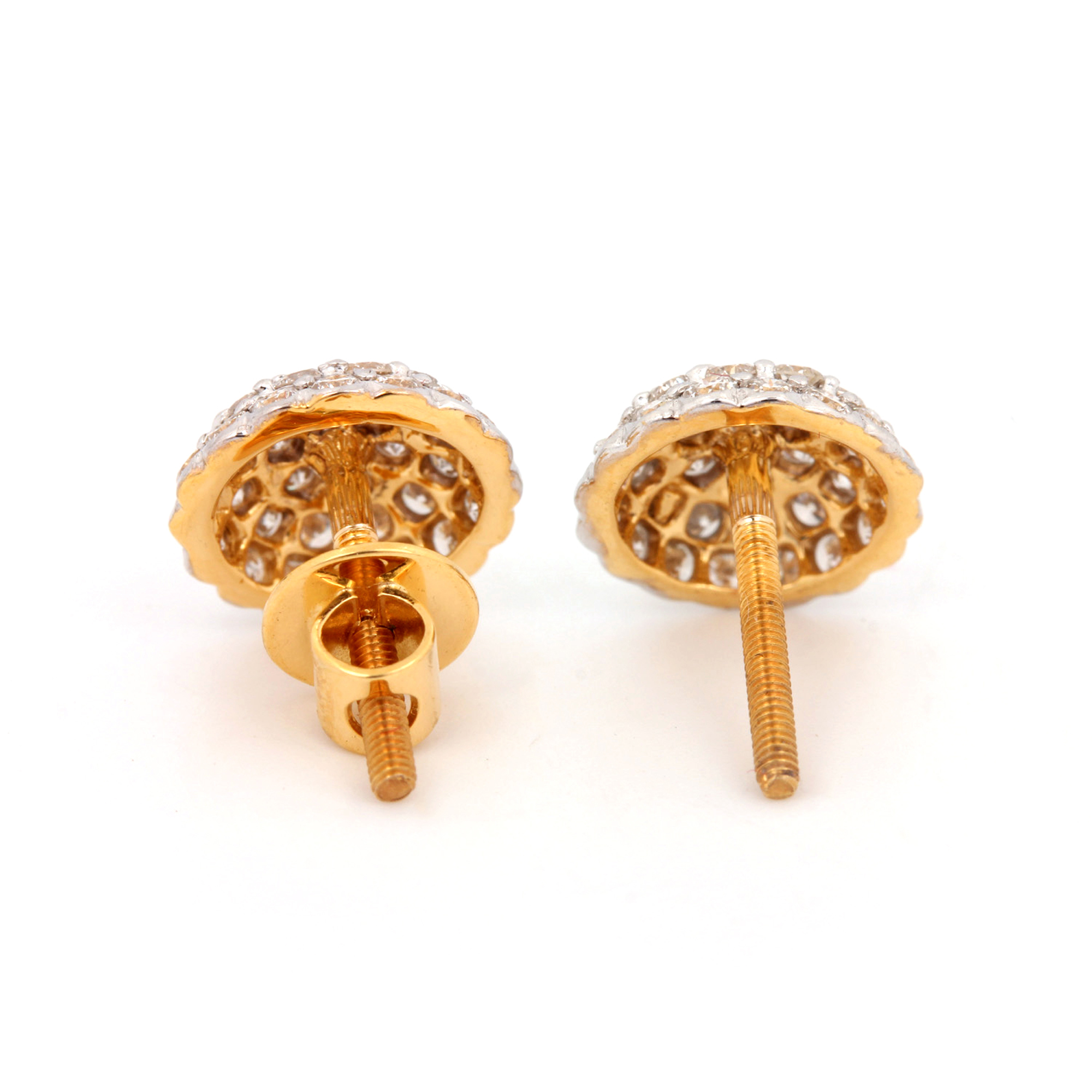 Good Looking Gold Earrings Adorned With Diamond