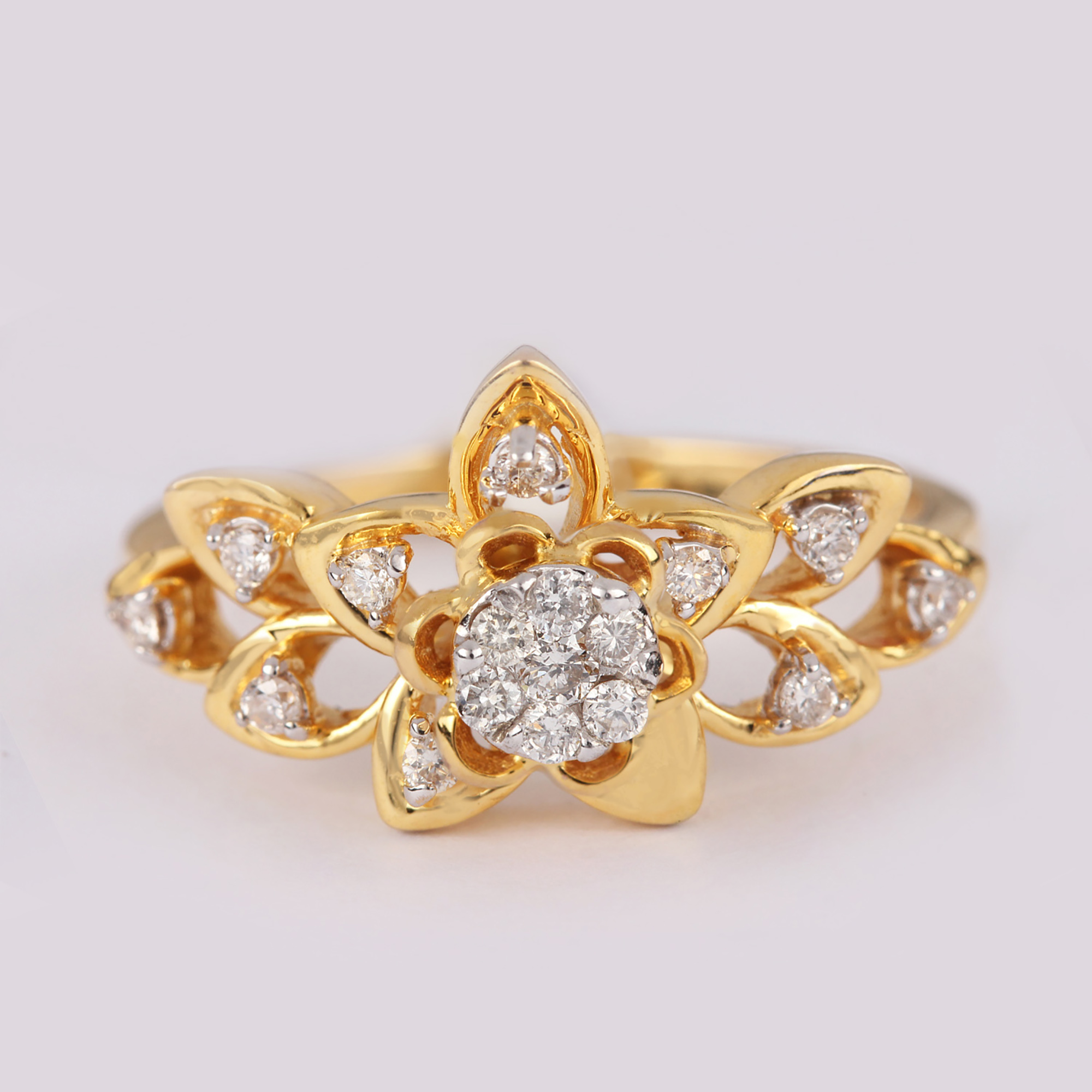 Natural Diamond Beautiful Flower Ring In Gold