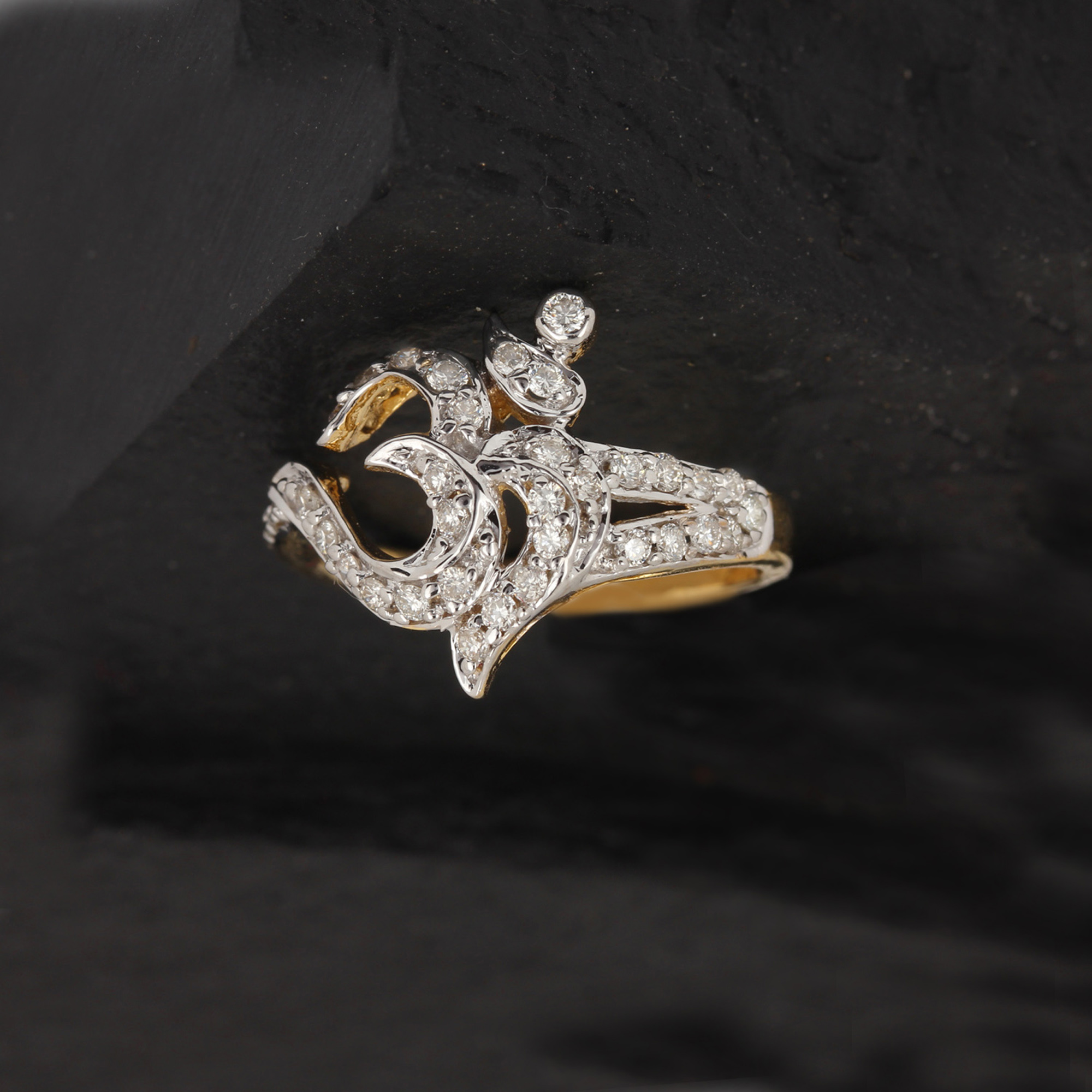 Design OM Ring In Diamond
