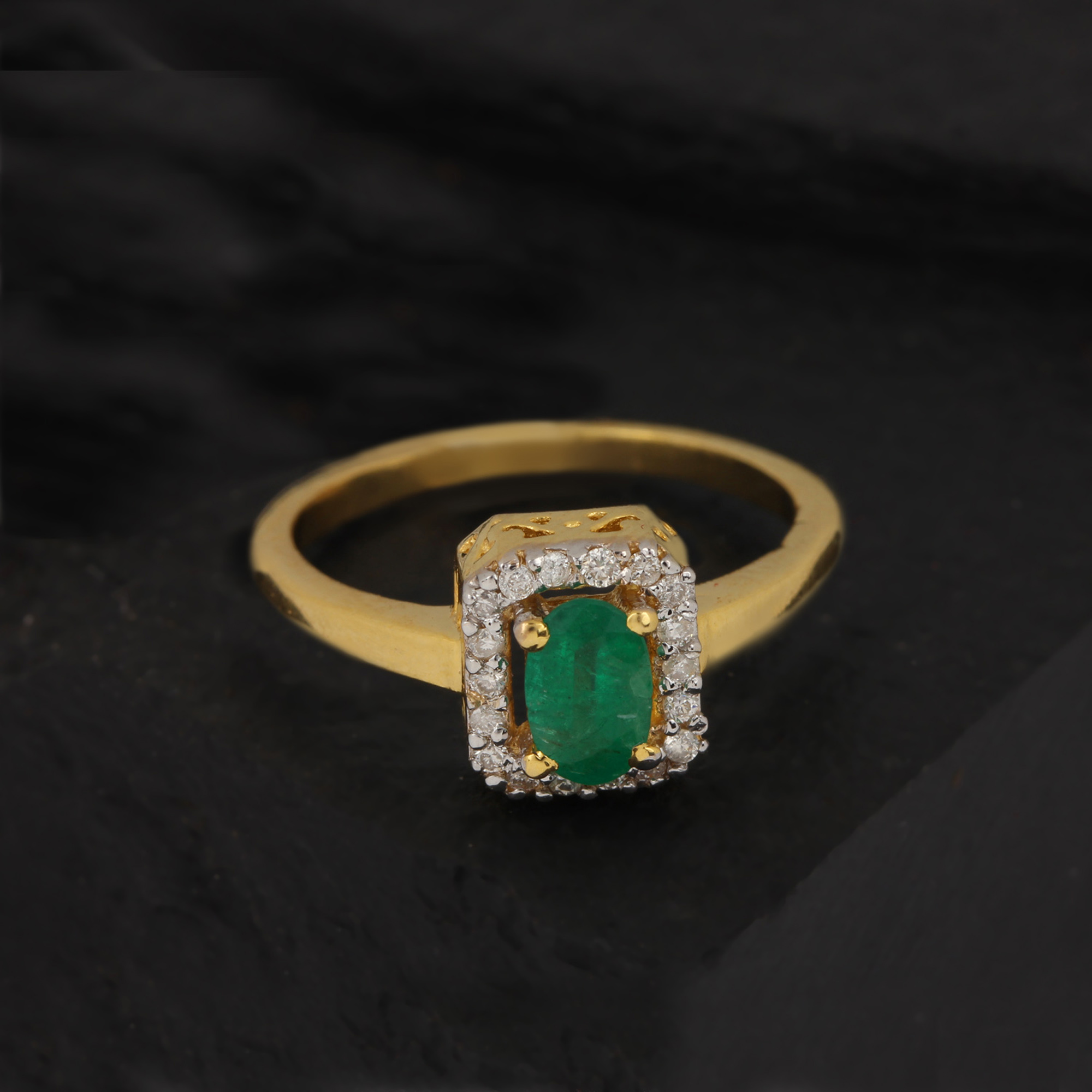 Gold Diamond Ring With Emerald